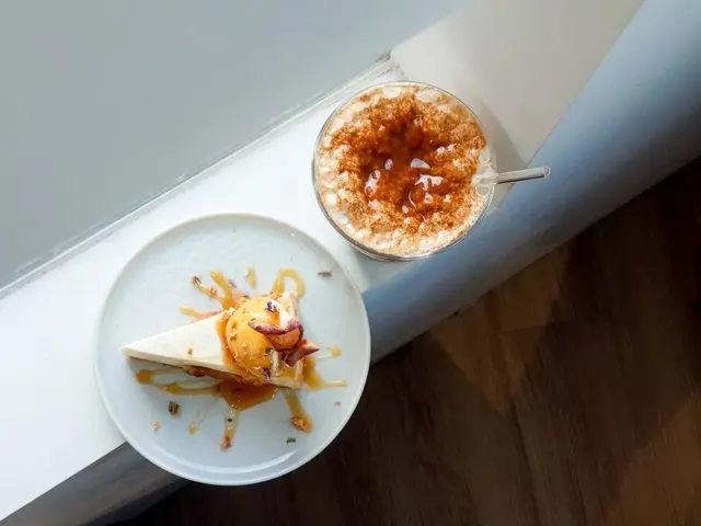 台北美食||MKCR山小孩咖啡-鬧中取靜的一幢兩層樓白房 ||中正區、北門、不限時