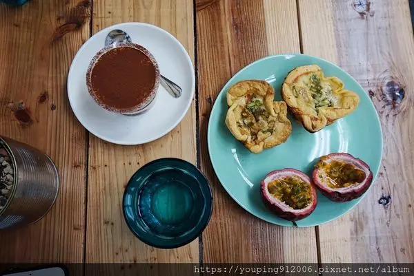 宜蘭頭城鎮｜Kakahong 甜點╳手作，不在海邊也給人一種滿滿大海感的小店，吃著小甜點享受曾在這裡留下紀錄的生活(附菜單)！