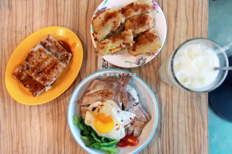 中壢｜腦公懷舊冰室場景現身內壢！永芯茶餐廳港仔餅，店家自創港仔餅意外勾起我的美食記憶｜撰風 - 翻閱，城市的溫度