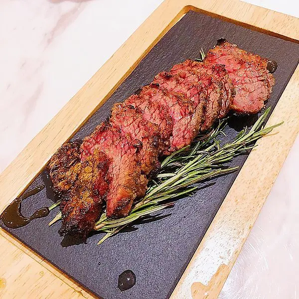 [台北港式]大直劍南路站「唐點小聚」外觀內涵都美味的港式小點/意料之外的超可口鮮蝦腐皮捲/超厲害的噴火波蘿皇/服務貼心餐點美味/附菜單