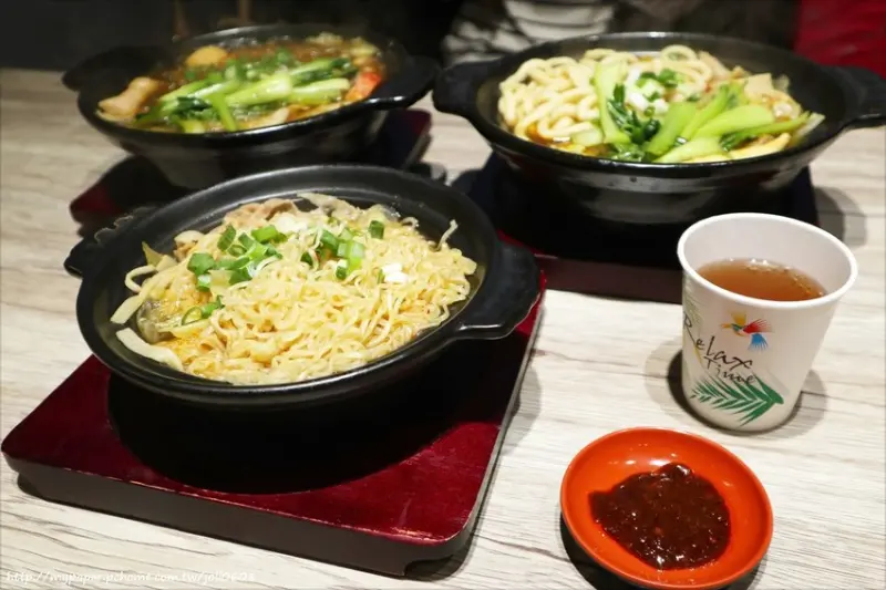 【嗨喲喲麻辣燙】鴨血豆腐餐&麻辣泡菜餐~台北美食推薦 正宗四川砂鍋麻辣燙 現正優惠買二送一(送嗨喲喲超值餐)