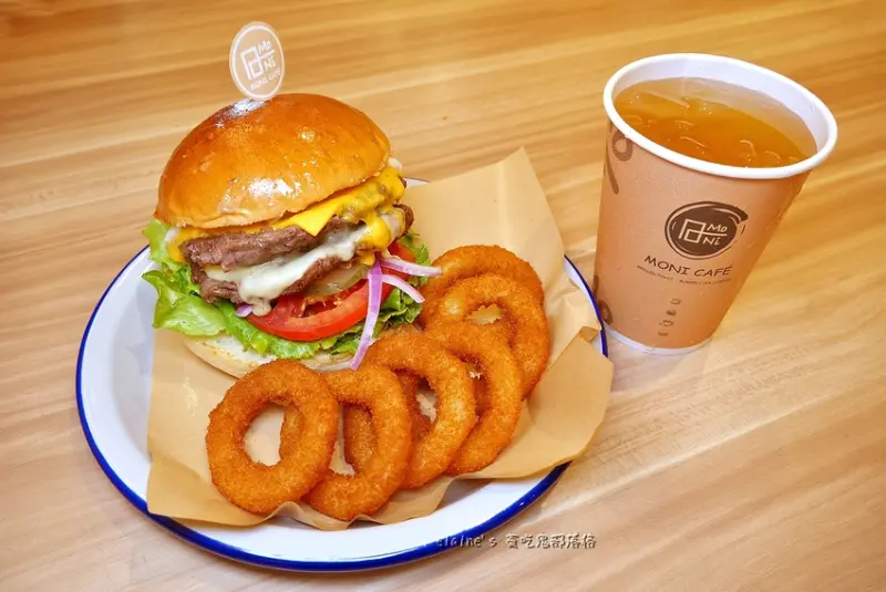 吃。台北萬華《日初早午食堂 Moni Café》久違的二訪變的很舒適，餐點多樣化吃的出滿滿誠意。萬華區早午餐推薦