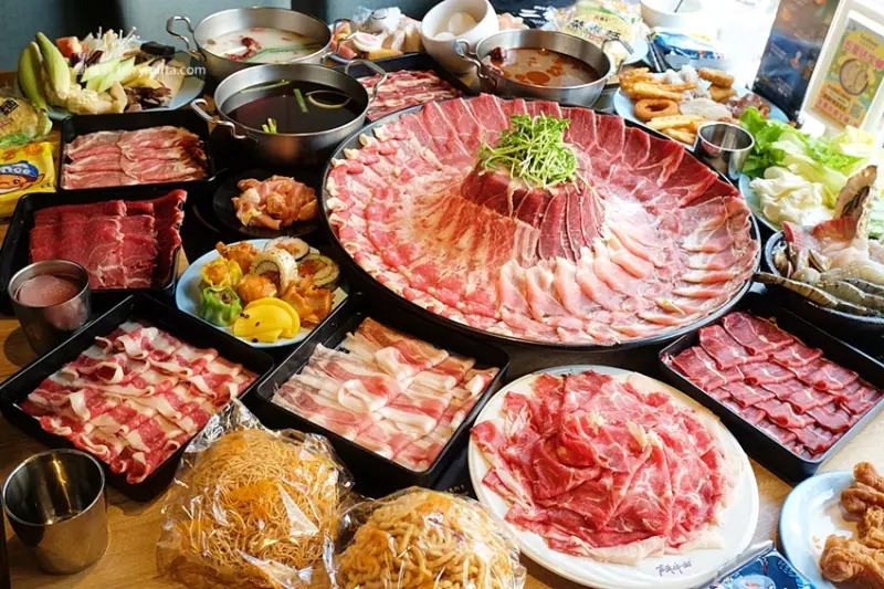 挑戰全台最便宜壽喜燒，一人只要328元吃到飽，超過百種食材任你挑！