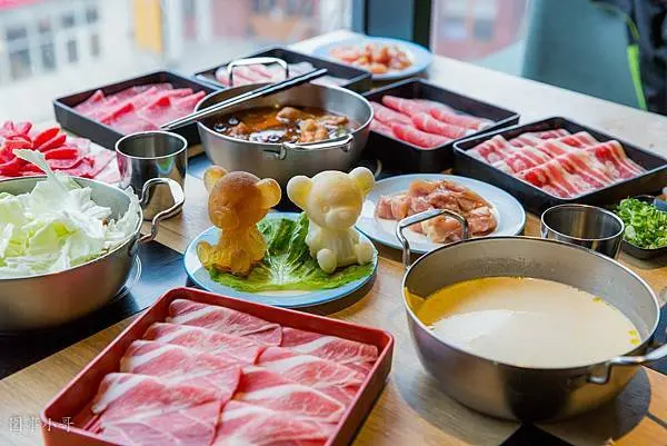 桃園站前ATT筷時尚美食-鬥牛士二鍋再掀火鍋熱潮！可愛小熊在火鍋裡泡澡超可愛～霸氣大仙肉盤仍舊氣勢十足！（邀約）