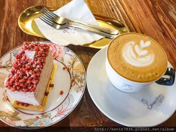 台中大里<亨利貞精品咖啡館>香醇義大利咖啡.冰涼氣泡冰咖啡,甜點美食好可口,自家烘焙咖啡
