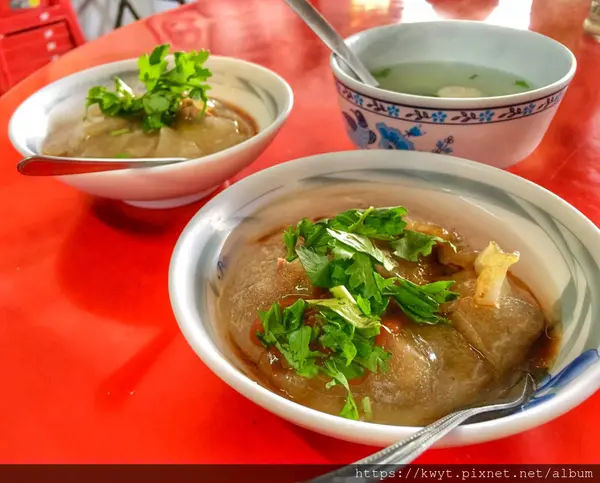 【南投。美食】埔里施家肉丸。肉圓特輯之埔里必吃肉圓老店，飄香超過50年的好味道，樸實的美味，皮Q不油膩特殊吃法超好吃
