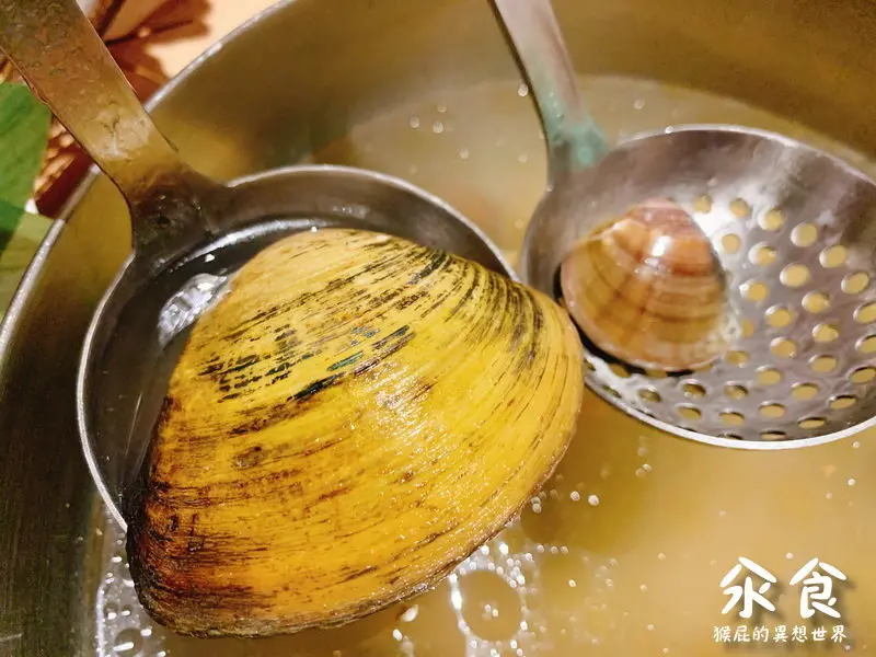 【台北中山】中山新開幕火鍋-汆食作伙鍋！帝王蜆鍋超厲害！還有現抓生猛海鮮！環境優、有親子遊戲室！(台北親子餐廳、台北包廂餐廳、捷運民權西路站美食、晴光市場美食) @猴屁的異想世界