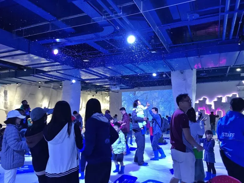 【旅遊】Snowtown雪樂地|隱身市郊的雪樂園，還能順遊三井OUTLET、坐摩天輪呦~