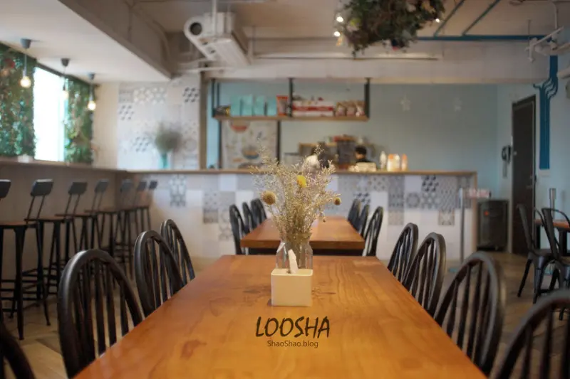 台中．旅巷自在輕旅Loosha Hostel｜台中火車站背包客棧。單人住宿。背包客首選。免費輕食早餐享受早晨的幸福時光