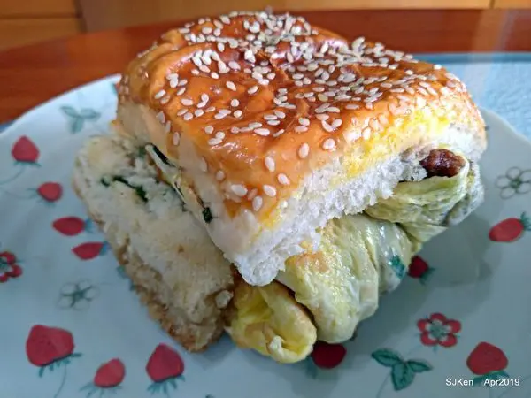 (台北捷運板南線永春站周邊美食)「天橋下豆江之家」--- 台北東區最強永和豆漿店，燒餅夾出多款早午晚餐新滋味!