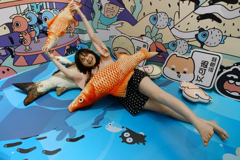 淡水IG景點2019-秀233魚藏文化館，淡水漁人碼頭好拍好玩的DIY畫室，適合親子、情侶淡水一日遊的奇幻淡水樂園