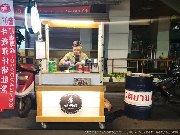 高雄三民區｜泰奶奶的 Thai GrandMas，這我在台灣喝過還原度最高的泰式奶茶，現場手沖完全不馬虎(附菜單)！