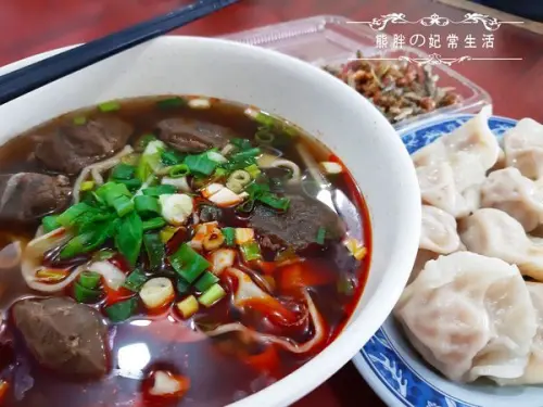 【桃園】平鎮中豐路美食，牛肉麵湯鮮味濃，肉塊入味且嫩，不過牛博士的......