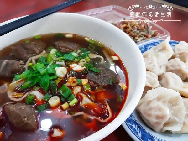 【桃園】平鎮中豐路美食，牛肉麵湯鮮味濃，肉塊入味且嫩，不過牛博士的......