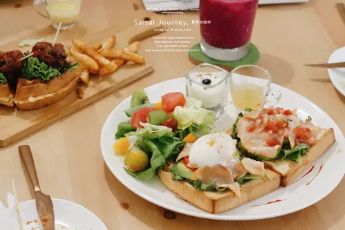 北捷中山國中站 夏綠地咖啡Charlotte Cafe｜除了菜單上的餐點好吃外，也提供客製化服務 ♥ 米鬆餅、舒肥雞腿肉、酪梨鮭魚、松山下午茶、IG甜點店