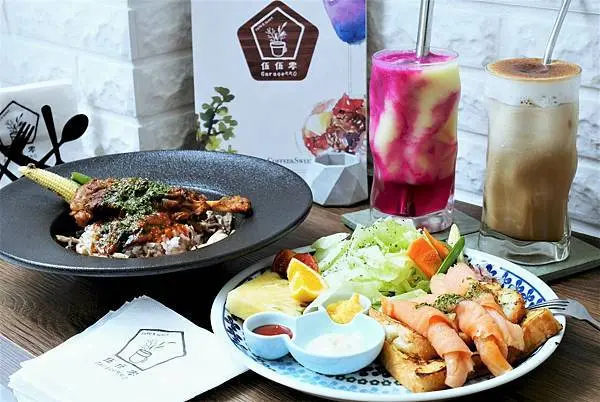 中和美食-伍伍零Garage550中和店.煙燻鮭魚餐盤/義式香料燉豬膝.森林系咖啡廳.中和早午餐.中和四號公園美食.近永安市場捷運站.