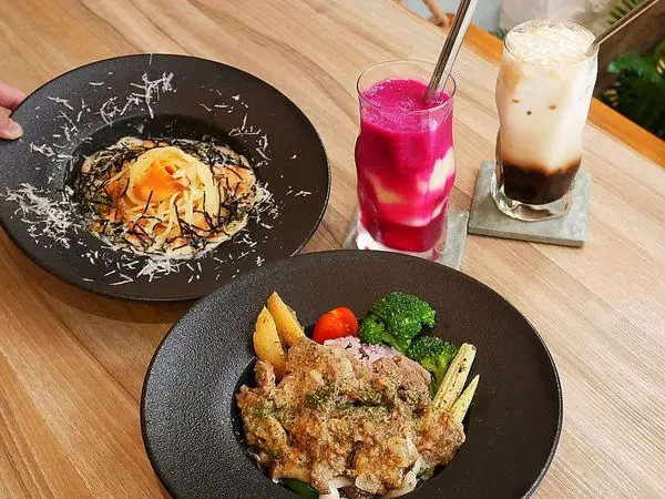 伍伍零 Garage550 - 新北中和義式料理  室內是一座小森林 義大利麵怎麼點都沒有雷