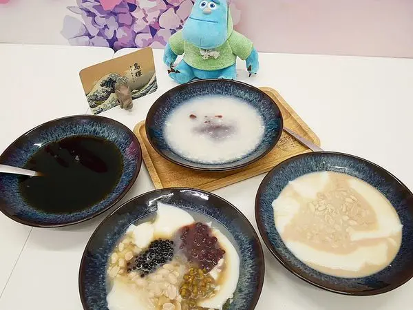 島輝豆花 - 台中潭子特色小吃  水冷式豆花口感超Q彈  除了古早味糖水還有法式厚奶茶可以搭配  甜度不高超耐吃