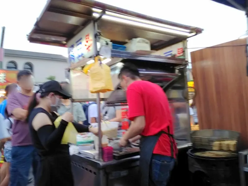 中壢夜市排隊名店[金牌香豆腐] 逛夜市小插曲