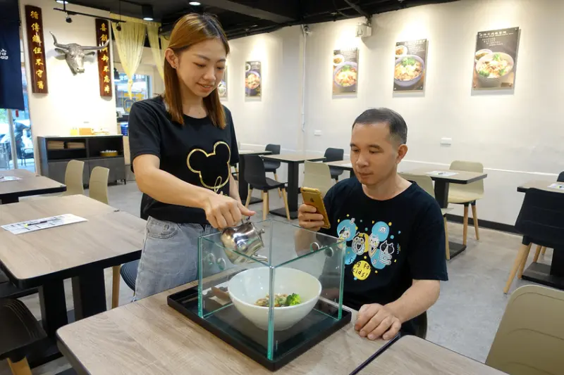 台灣郎正宗牛肉麵-松江南京站好吃牛肉麵，清燉/紅燒/蕃茄/咖哩牛肉麵、油潑抄手麵、手工水餃，中山區牛肉麵推薦(附台灣郎正宗牛肉麵菜單)