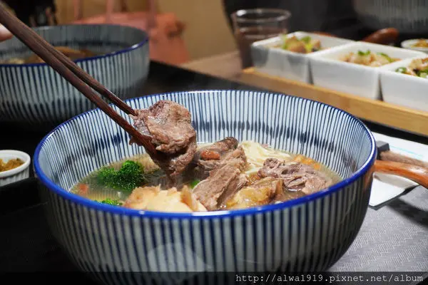 【台北美食週記】台灣郎正宗牛肉麵，法式熬湯魂佐台式人情味，牛肉麵狂人的終極呈現，一麵入魂，湯頭舒服