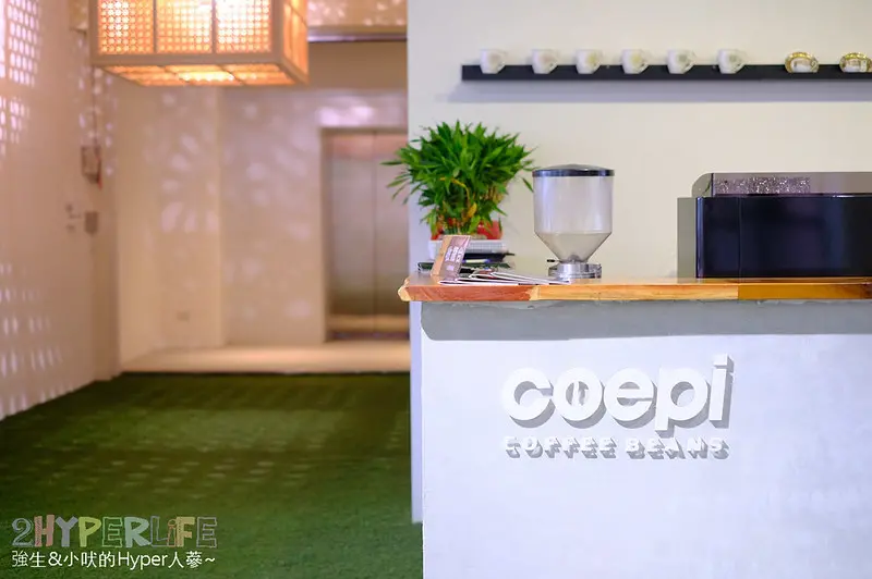 藏身在大里纖維工藝博物館裡的可艾比咖啡餐館，餐點用心還有提供單品咖啡，也有超大遊戲區可讓小孩放電哦！ 