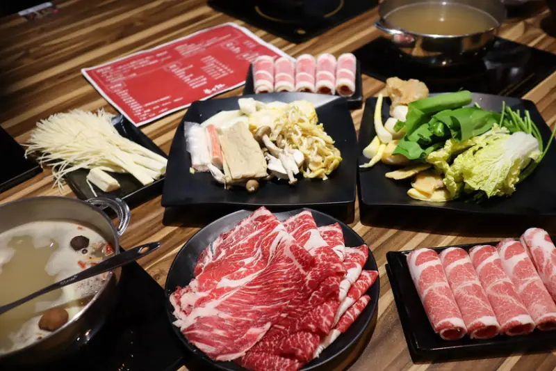 (三峽美食/三峽火鍋)火鍋吃到飽-蒙古紅蒙古火鍋三峽店,台北東區知名火鍋吃到飽移居到三峽北大特區,寵物友善餐廳