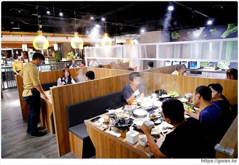 台中超有名的有機葉菜火鍋出現在金典綠園道！姓葉姓蔡再加碼海鮮盤買一送一