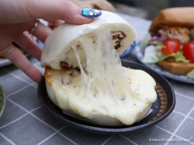 品佳鮮奶饅頭│來彰化北斗必買！讓人一訪再訪，深耕11年的銅板美食，單吃美味，自夾配料更豐富～