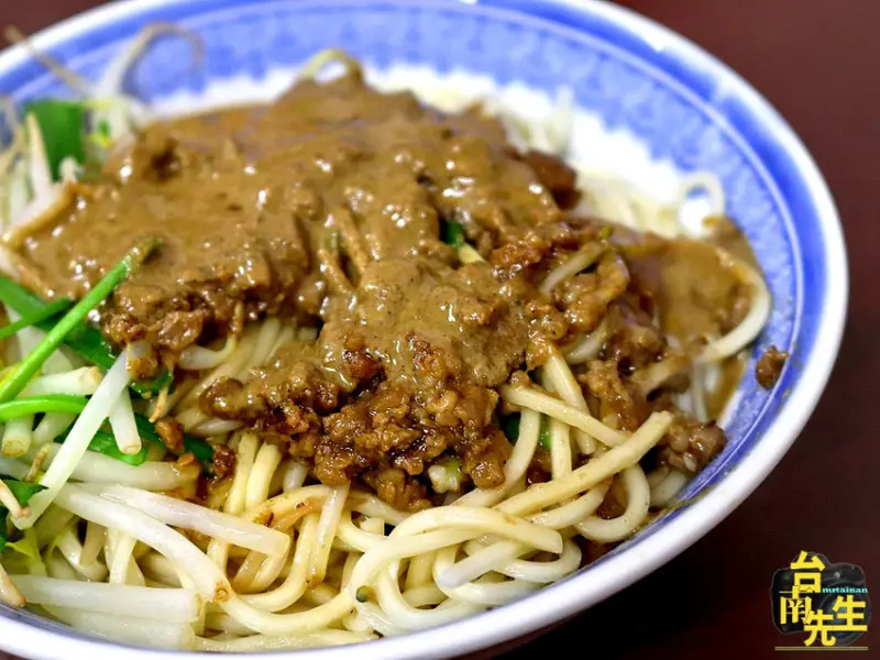 台南麵店／傳統古早味50多年老店／只賣早上到下午／招牌麻醬麵香氣撲鼻／每天新鮮現做肉燥／手工製作麵條／在地人從小吃到大