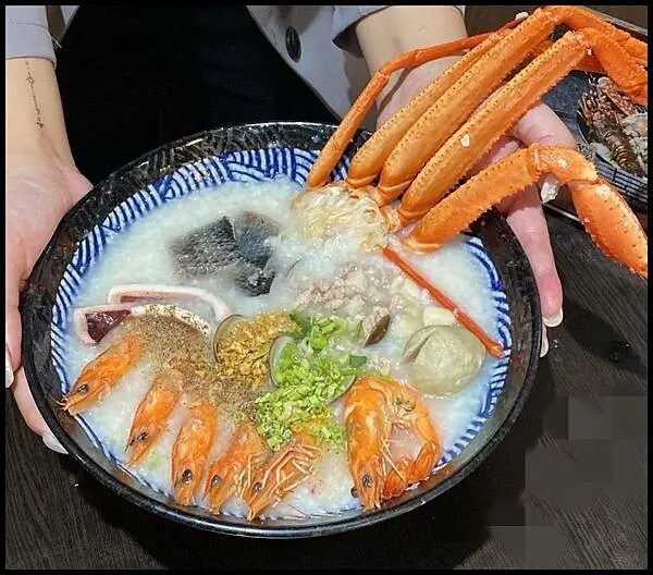 限量松葉蟹海鮮粥！台中大里「霸氣螃蟹海鮮粥」豪華海鮮粥秋天必吃。