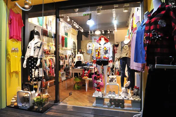 [台中漂漂]買正韓不用飛出國，走一趟一中商圈，V STAR就可以讓妳好亮眼，每天亮麗出門