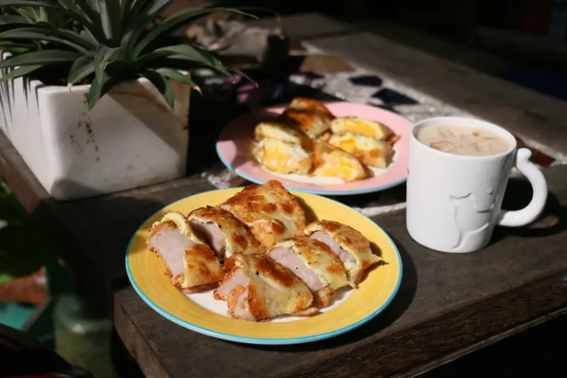 汐止最強蛋餅『活力早餐店(新地址)』多達30種口味，排隊1~2小時也要吃，芋泥控、起司控、蛋餅控吃起來！菜單價位(台鐵汐止火車站)