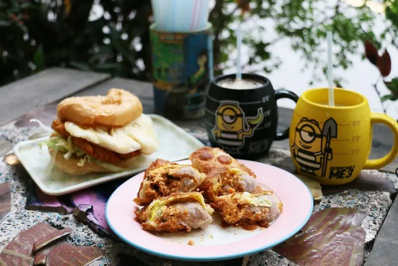汐止美食/早餐『活力早餐店』汐止排隊美食，芋泥肉鬆蛋餅一次滿足芋泥控跟蛋餅控！漢堡、三明治、冷熱飲、菜單價位(台鐵汐止火車站)