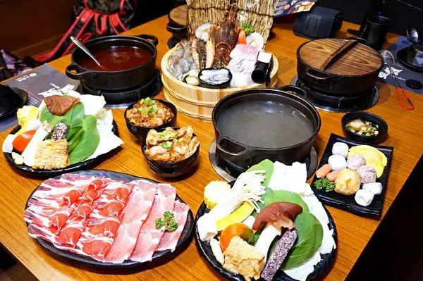 [嘉義美食] 小旬湯 樂農鑄鐵鍋 仁愛店-日式風格個人鍋物/ 雙人豪華龍蝦餐/ 嘉義火鍋推薦/ 嘉義聚餐推薦