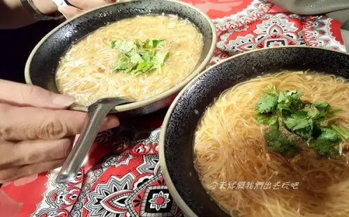 麵線研究所。懷舊創意空間風格。口味豐富的麵線