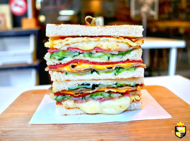 台南炭烤吐司專賣店／使用木炭現點現烤／全台首創獨家新口味／嚴選食材當天備料製作／全台南最多口味／深夜食堂宵夜新選擇