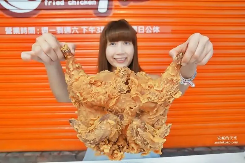 [基隆美食 老司雞炸全雞專賣店] 超狂炸全雞 搭配黃金泡菜是絕配 - 安妮的天空