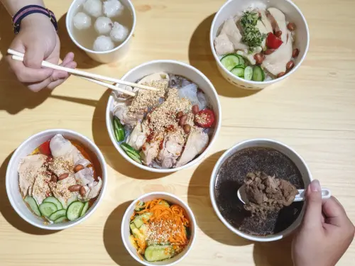 高雄美食||虎爺雞飯-夏天來份海南雞與口水雞飯，雞肉鮮嫩又清爽||左營區、海南雞飯