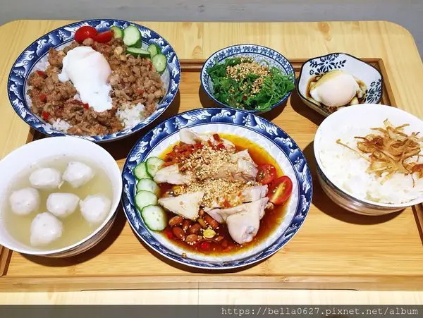 【高雄-虎爺雞飯立大店】用雞汁烹煮的飯//來自大馬的百年老店。超級平價好料理~