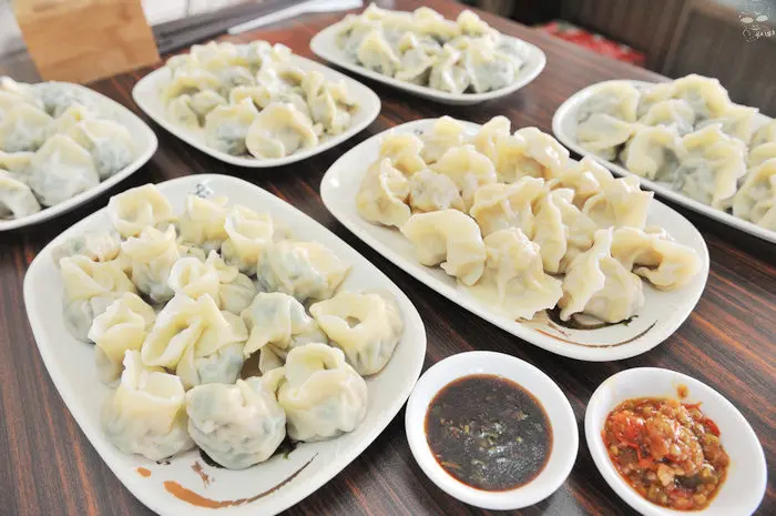 [台中好吃]海海人生何須計較，海海水餃先填飽肚子再出發，料多實在讓人驚豔，獨家悶鴨更是一絕！