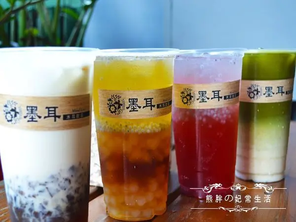 【台中】時尚養生飲品新開幕，繽紛視覺口感味覺雙重享受，主推墨耳拿鐵一試......