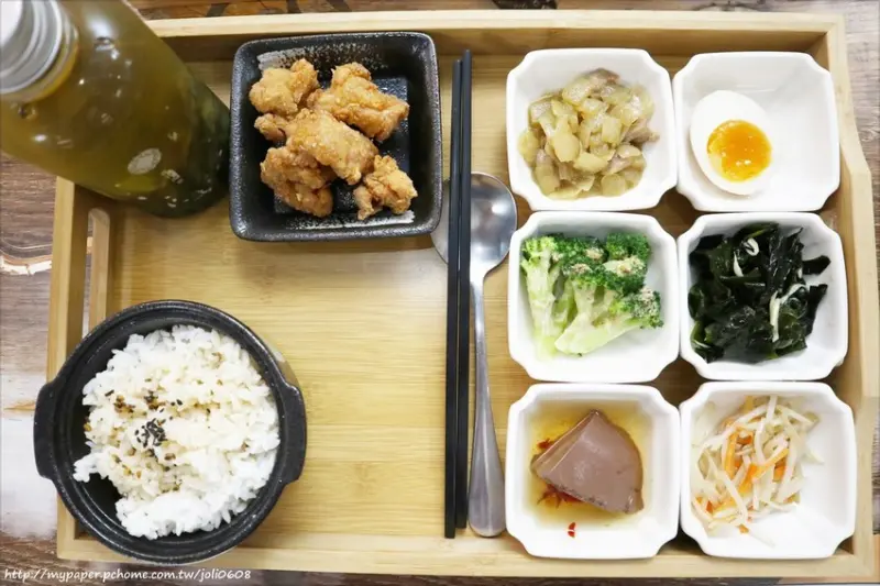 【OLiA黑粒仔吃飯】黑粒仔牛飯&黑粒仔唐揚雞飯~台北美食推薦 中山區美食推薦 中山區商業午餐 外帶還有折扣優惠唷!!