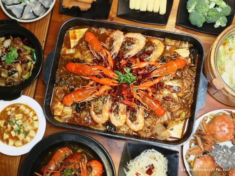 逢甲必吃美食！漁知香木桶魚，道地川味烤魚，還有多道功夫料理，加碼活體大閘蟹買一送一