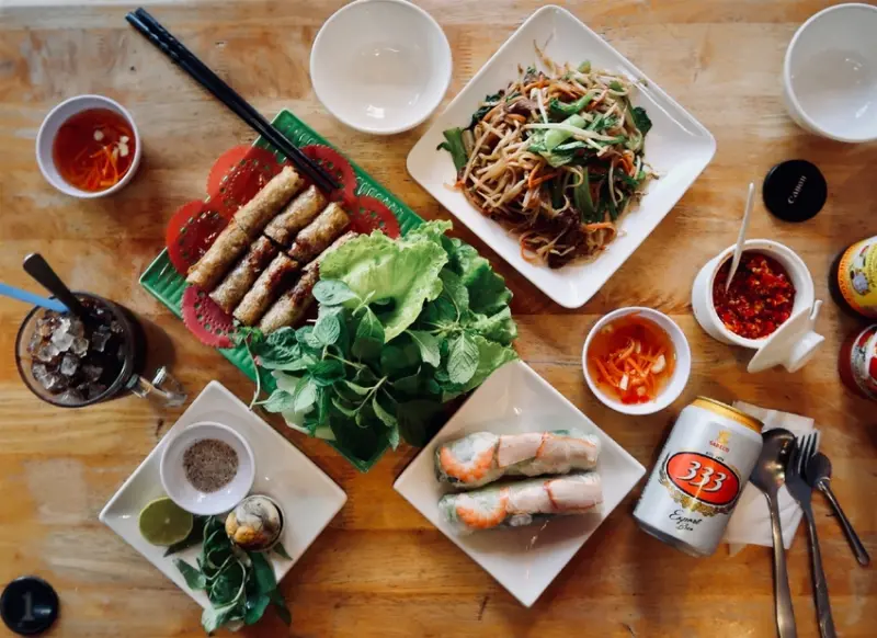 【桃園】中壢鳴心越南牛肉河粉，很多養眼辣妹的越南小吃店