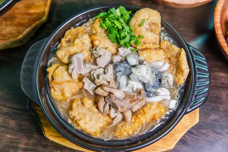 【台北捷運美食】【龍山寺站美食】賴桑蚵仔透抽麵線.麵線一碗七吃大滿足。