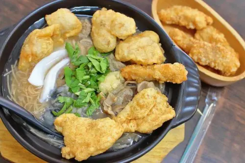 【台北美食】賴桑透抽蚵仔麵線-史上最誇張！一碗麵線裡有七種不同的配料