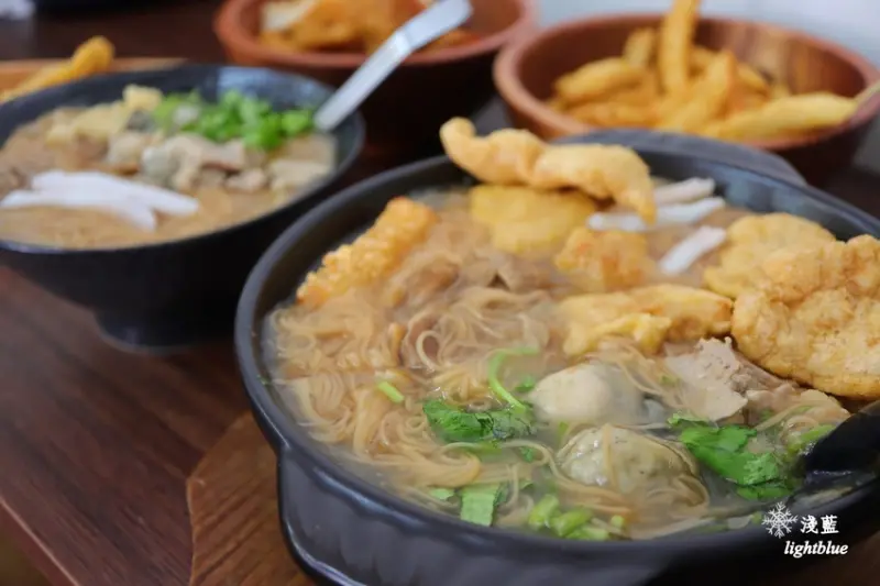 [ 萬華．龍山寺站美食 ] 淺藍 × 賴桑透抽蚵仔麵線～必點一碗吃到七種好料的魔霸麵線