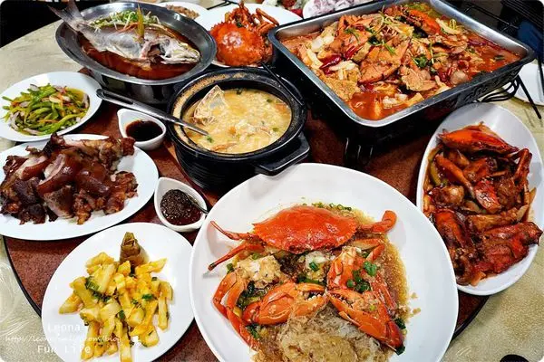 螃蟹餐廳台中|大祥海鮮燒鵝餐廳|鮮美大沙公蒜香、麻辣、黑胡椒，口味多元吃不膩|新菜上市