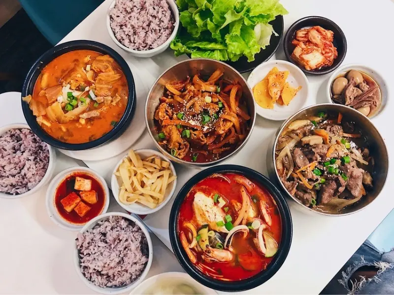 台中北屯區 · 異國料理 ｜米花停Korean restaurant｜值得推薦的韓式料理★~主餐非常道地，也有提供多樣的韓式特色料理